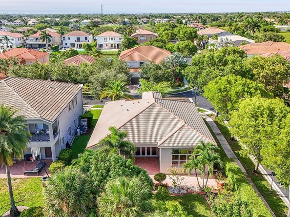 16714 SW 10th St, Pembroke Pines FL 33027
