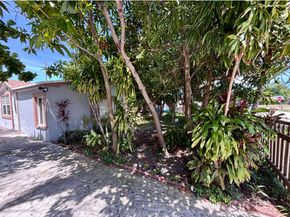 1141 S Ridge Rd, Lantana FL 33462