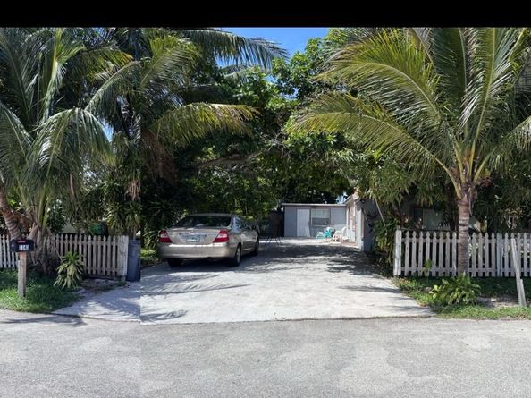 1141 S Ridge Rd, Lantana FL 33462