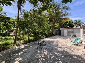 1141 S Ridge Rd, Lantana FL 33462
