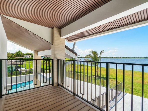 2504 Embassy Drive, West Palm Beach FL 33401