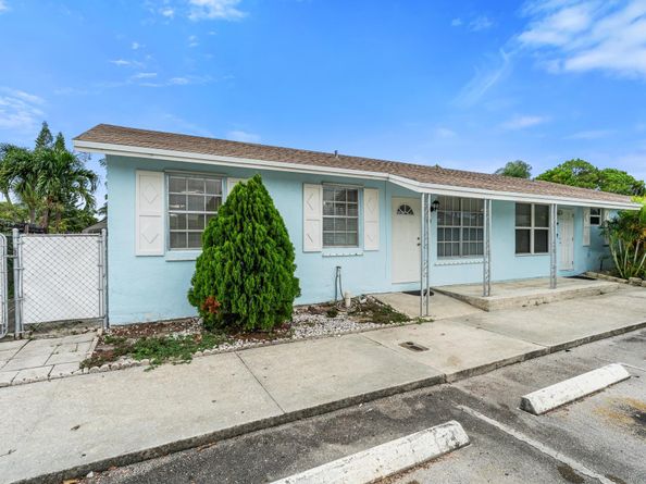 911 Sumter Road W, West Palm Beach FL 33415