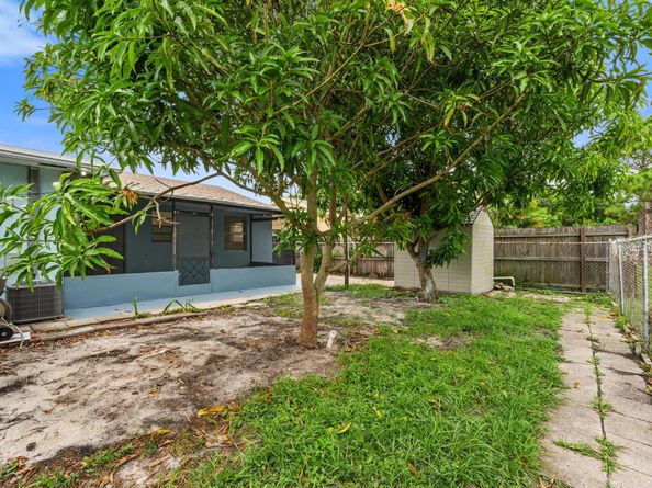 911 Sumter Road W, West Palm Beach FL 33415