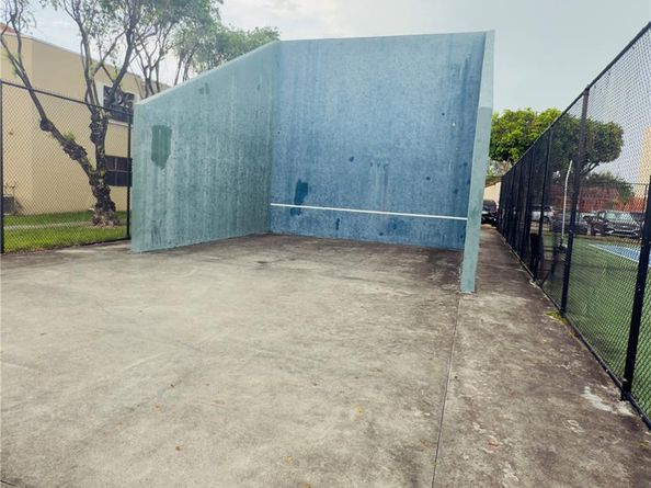 10257 NW 9th Street cir 203, Miami FL 33172