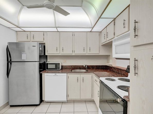 3040 Holiday Springs Blvd 307, Margate FL 33063