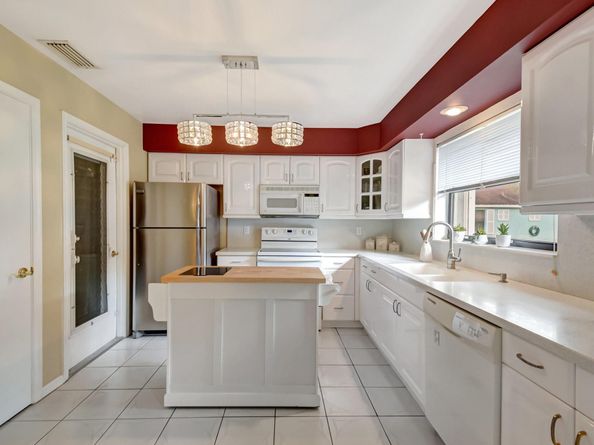 9800 Pecan Tree Drive B, Boynton Beach FL 33436
