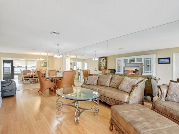 9800 Pecan Tree Drive B, Boynton Beach FL 33436