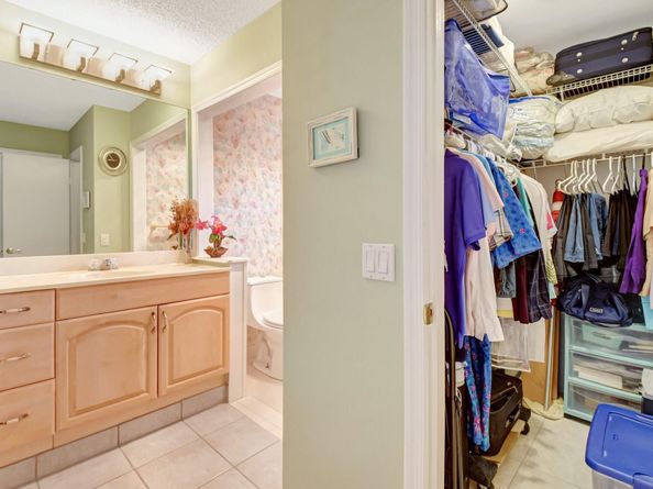 9800 Pecan Tree Drive B, Boynton Beach FL 33436