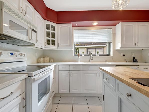 9800 Pecan Tree Drive B, Boynton Beach FL 33436