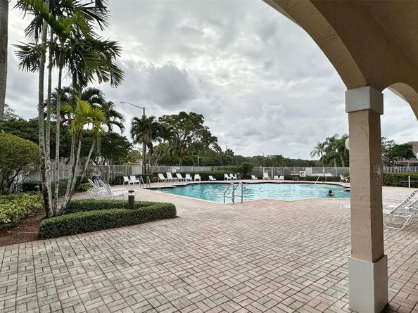 6161 Swans Ter, Coconut Creek FL 33073
