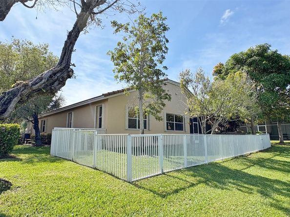 6161 Swans Ter, Coconut Creek FL 33073