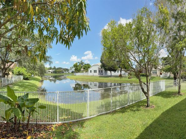 6161 Swans Ter, Coconut Creek FL 33073