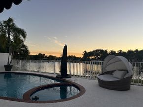 19000 NW 10th St, Pembroke Pines FL 33029