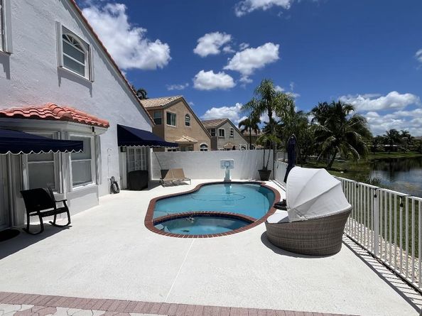19000 NW 10th St, Pembroke Pines FL 33029