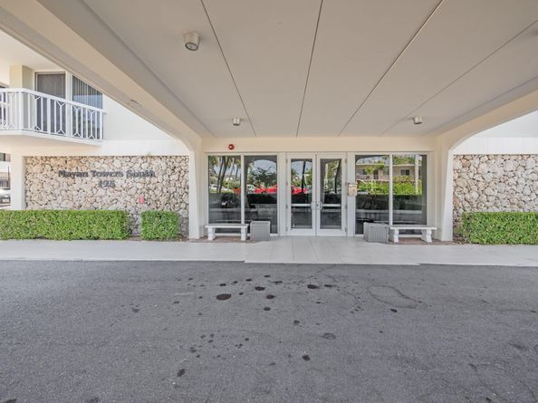 125 Ocean Avenue 303, Palm Beach Shores FL 33404
