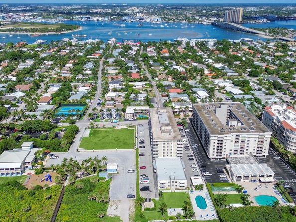 125 Ocean Avenue 303, Palm Beach Shores FL 33404