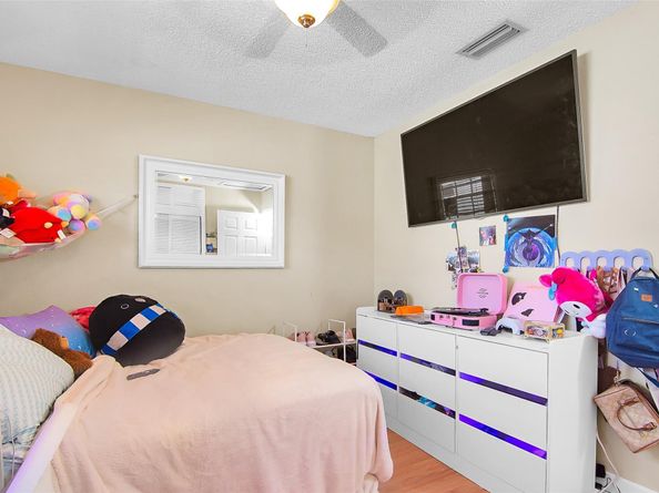 7830 NW 21st St, Sunrise FL 33322