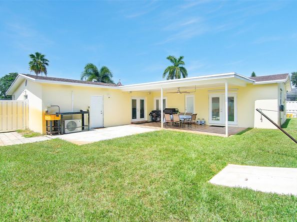 7830 NW 21st St, Sunrise FL 33322