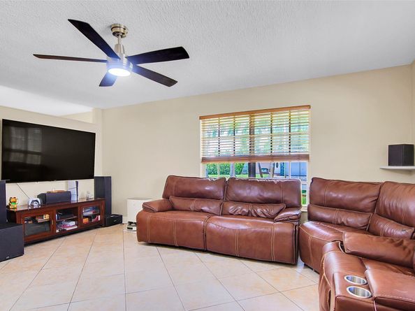 7830 NW 21st St, Sunrise FL 33322