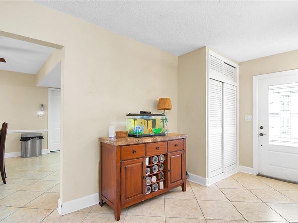 7830 NW 21st St, Sunrise FL 33322