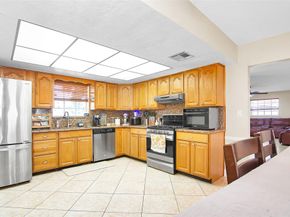 7830 NW 21st St, Sunrise FL 33322
