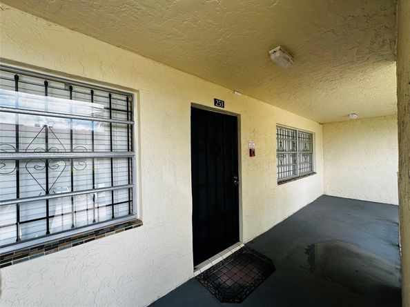 3099 NW 48th Ave 253, Lauderdale Lakes FL 33313