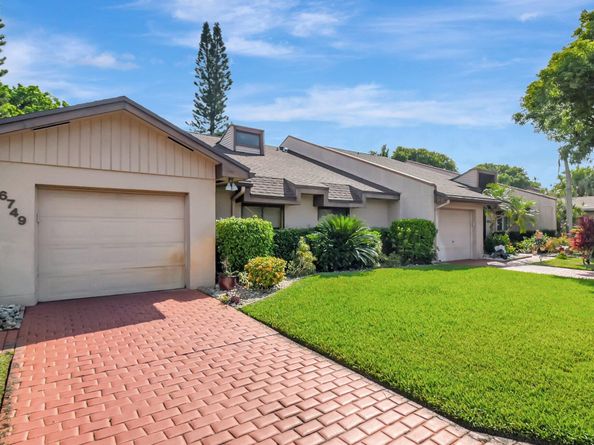 6749 Versailles Court, Lake Worth FL 33467