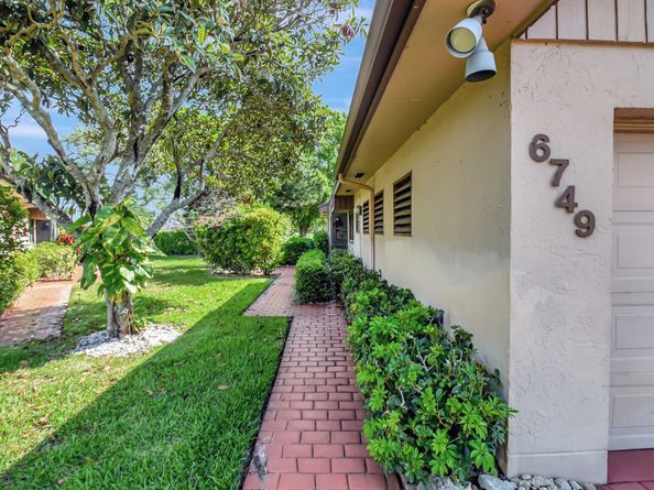 6749 Versailles Court, Lake Worth FL 33467