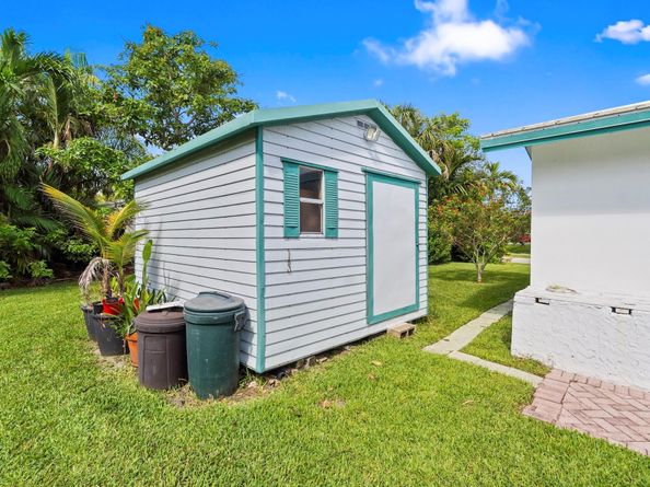 920 NW 42nd Ter, Coconut Creek FL 33066