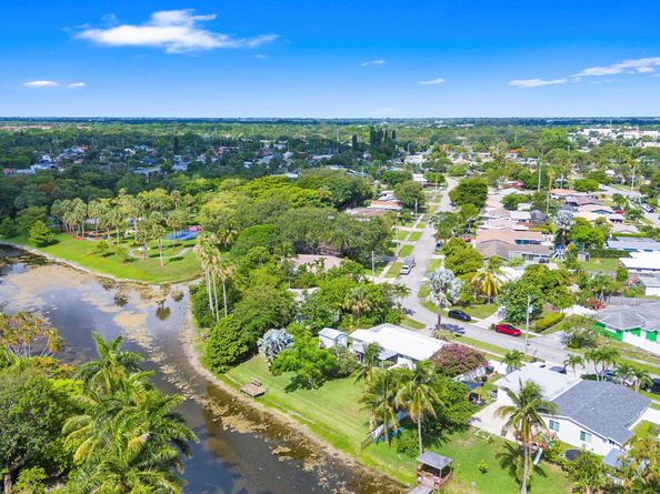 920 NW 42nd Ter, Coconut Creek FL 33066