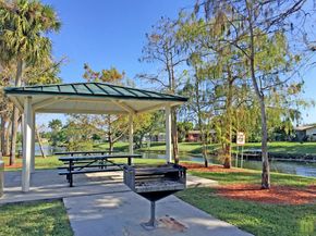 920 NW 42nd Ter, Coconut Creek FL 33066