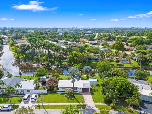 920 NW 42nd Ter, Coconut Creek FL 33066
