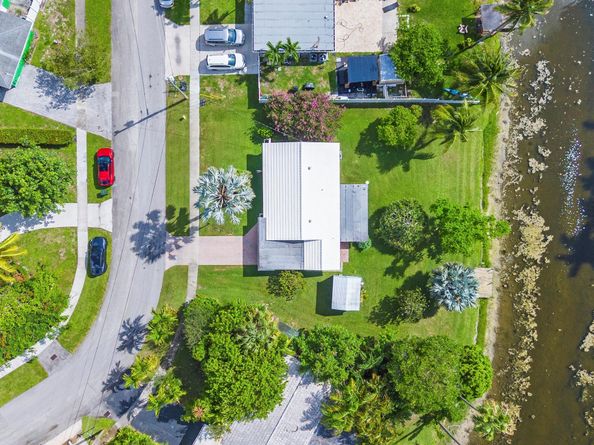 920 NW 42nd Ter, Coconut Creek FL 33066