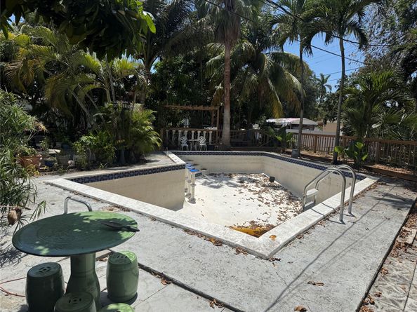 1100 NE 182nd St, North Miami Beach FL 33162