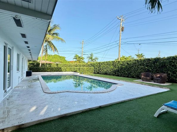 6820 SW 32nd St, Miami FL 33155