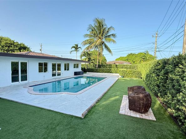 6820 SW 32nd St, Miami FL 33155