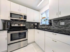 8021 N Sunrise Lakes Dr 203, Sunrise FL 33322