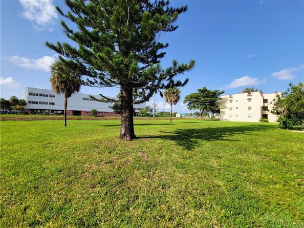 8021 N Sunrise Lakes Dr 203, Sunrise FL 33322