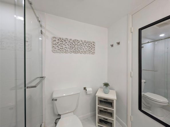 8021 N Sunrise Lakes Dr 203, Sunrise FL 33322
