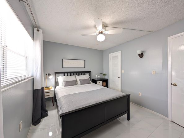 8021 N Sunrise Lakes Dr 203, Sunrise FL 33322