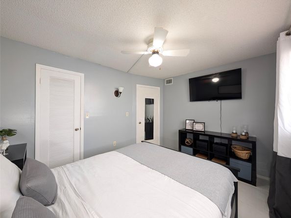 8021 N Sunrise Lakes Dr 203, Sunrise FL 33322