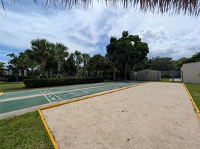 8021 N Sunrise Lakes Dr 203, Sunrise FL 33322