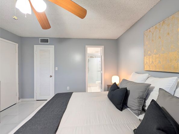 8021 N Sunrise Lakes Dr 203, Sunrise FL 33322