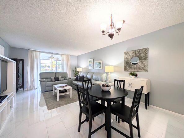 8021 N Sunrise Lakes Dr 203, Sunrise FL 33322
