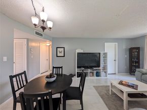 8021 N Sunrise Lakes Dr 203, Sunrise FL 33322