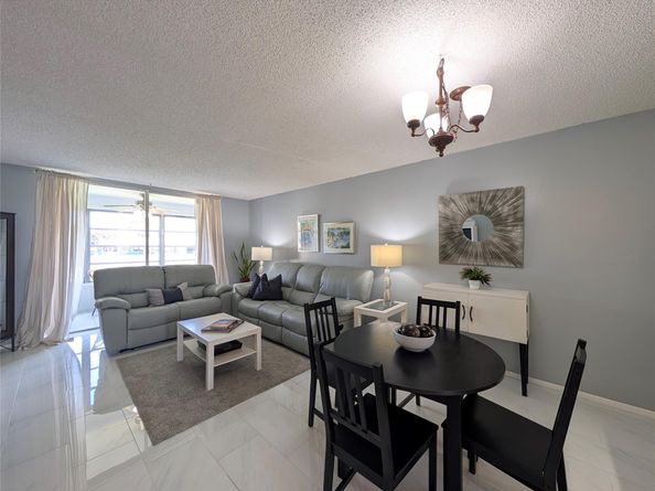 8021 N Sunrise Lakes Dr 203, Sunrise FL 33322