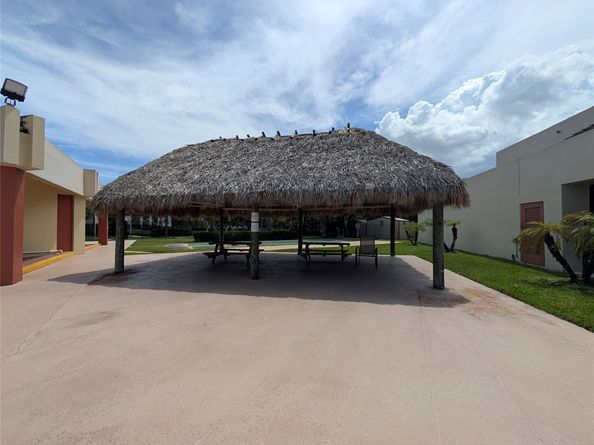 8021 N Sunrise Lakes Dr 203, Sunrise FL 33322