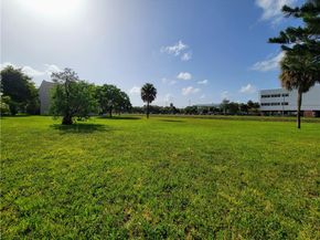 8021 N Sunrise Lakes Dr 203, Sunrise FL 33322