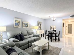8021 N Sunrise Lakes Dr 203, Sunrise FL 33322