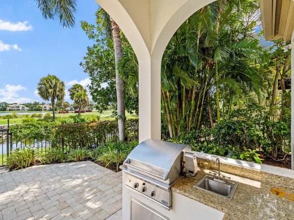 678 Hermitage Circle, Palm Beach Gardens FL 33410